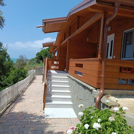 Plazhi Gjeneralit - Small Cabins - Bungalows - Apartaments - Villas - Suite Kavaje Eksteriør bilde