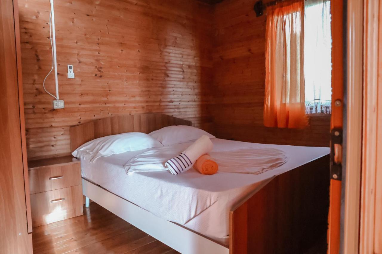Plazhi Gjeneralit - Small Cabins - Bungalows - Apartaments - Villas - Suite Kavaje Eksteriør bilde