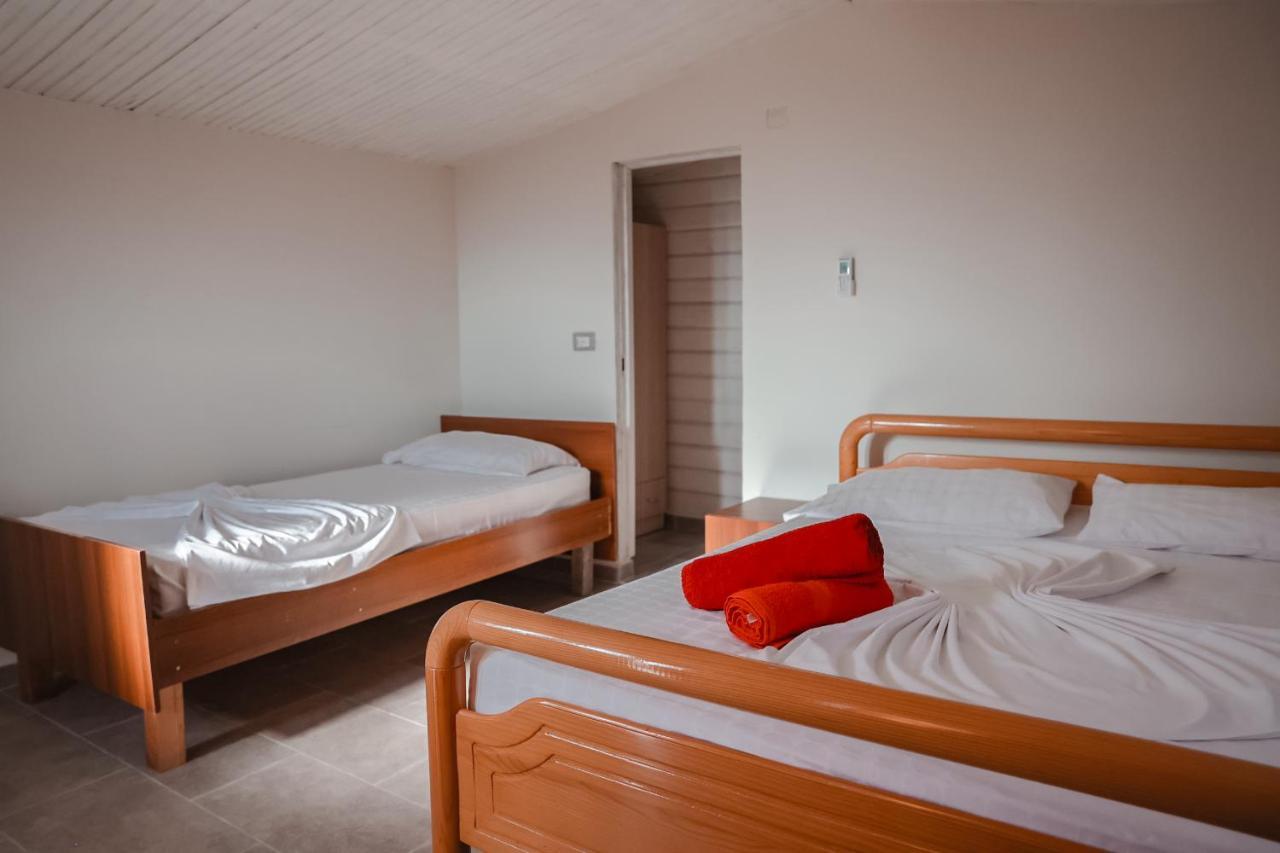 Plazhi Gjeneralit - Small Cabins - Bungalows - Apartaments - Villas - Suite Kavaje Eksteriør bilde
