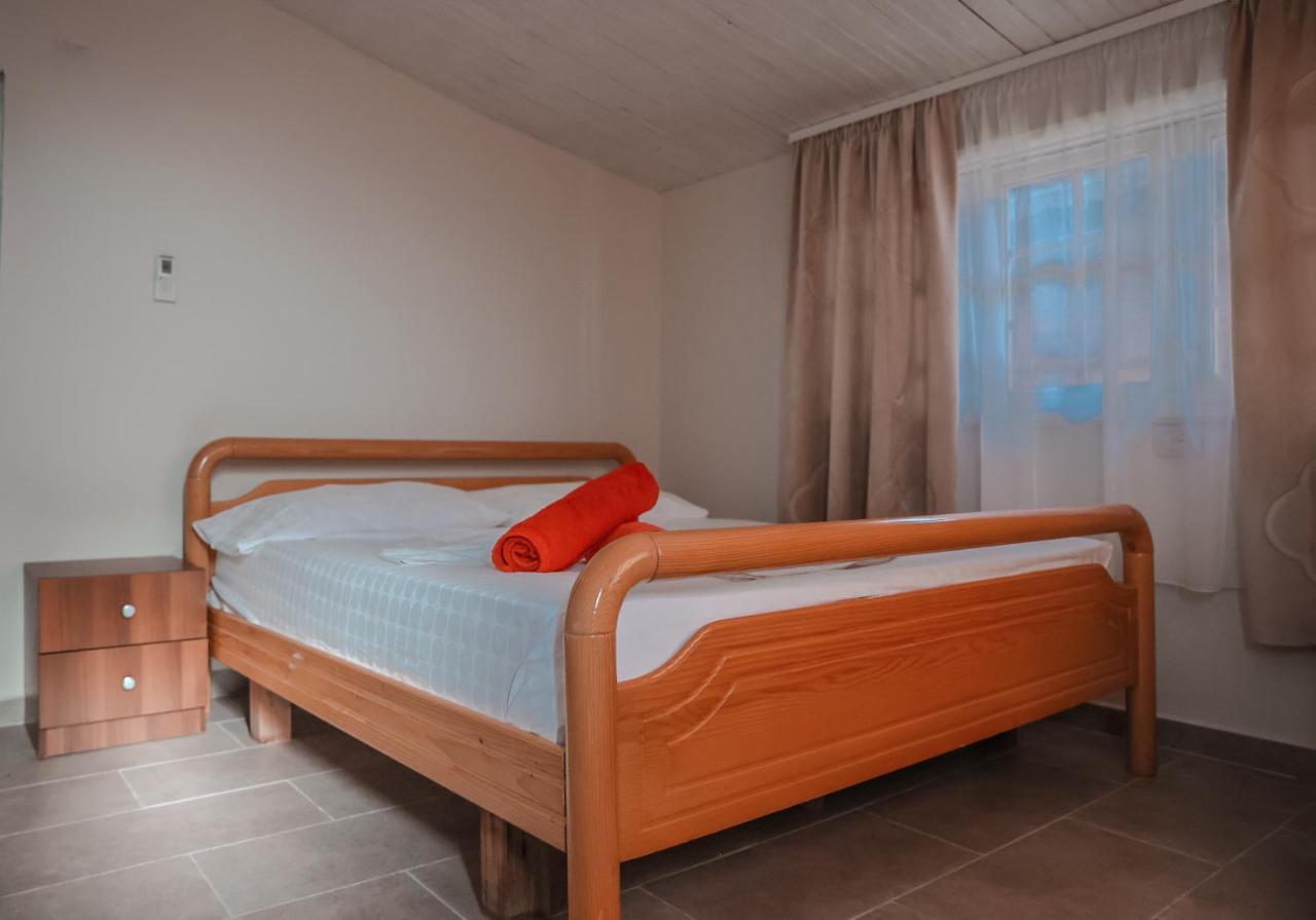 Plazhi Gjeneralit - Small Cabins - Bungalows - Apartaments - Villas - Suite Kavaje Eksteriør bilde