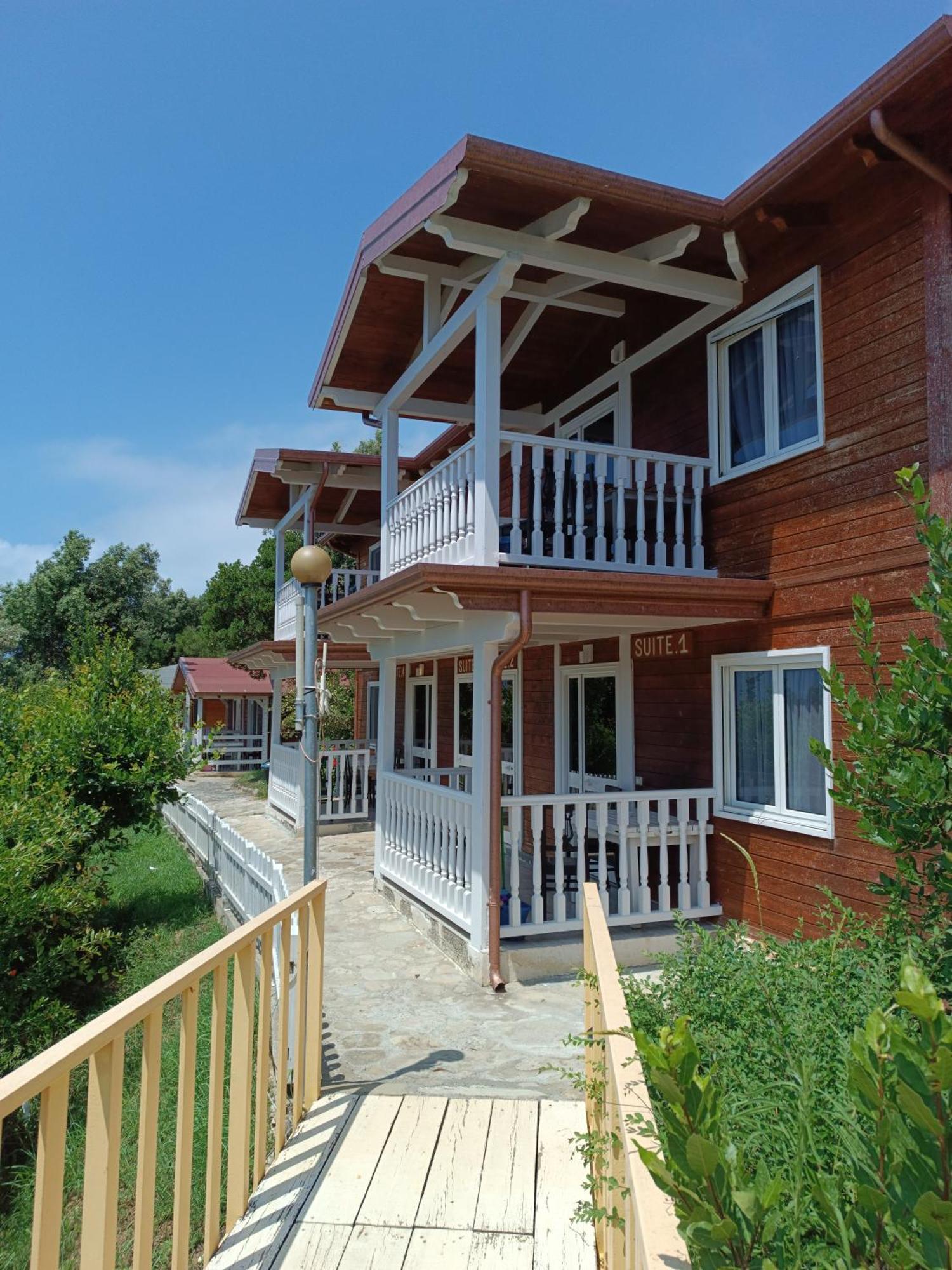 Plazhi Gjeneralit - Small Cabins - Bungalows - Apartaments - Villas - Suite Kavaje Eksteriør bilde
