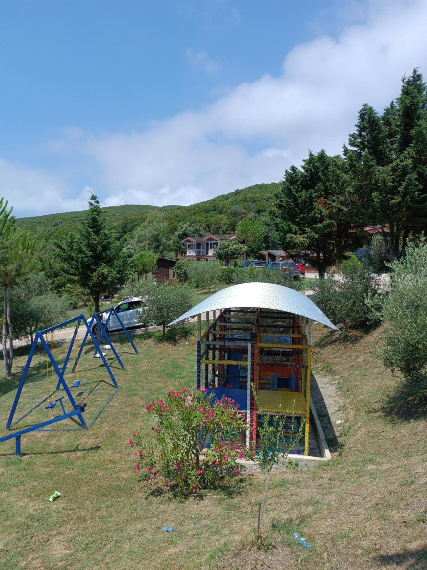 Plazhi Gjeneralit - Small Cabins - Bungalows - Apartaments - Villas - Suite Kavaje Eksteriør bilde