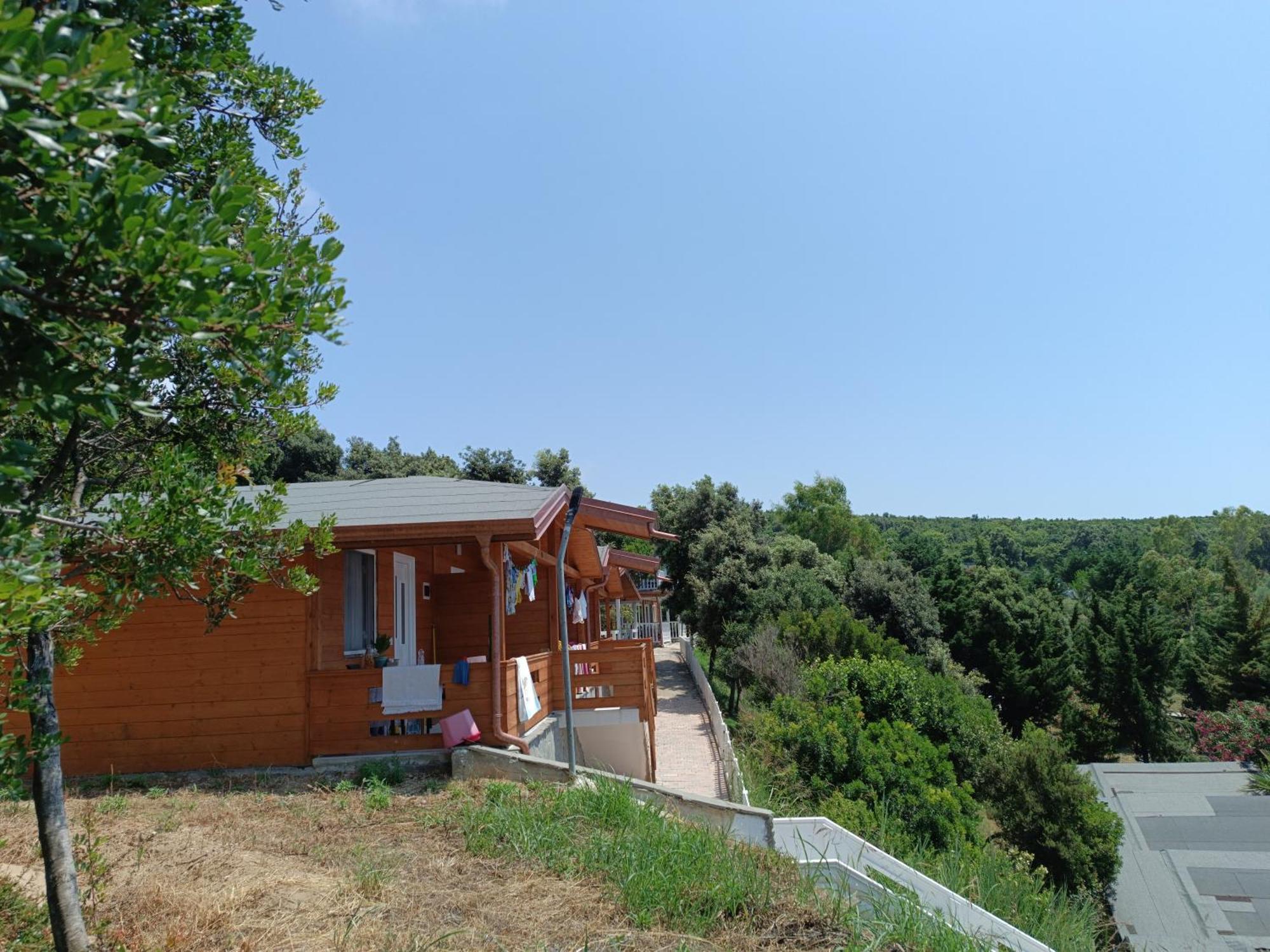Plazhi Gjeneralit - Small Cabins - Bungalows - Apartaments - Villas - Suite Kavaje Eksteriør bilde