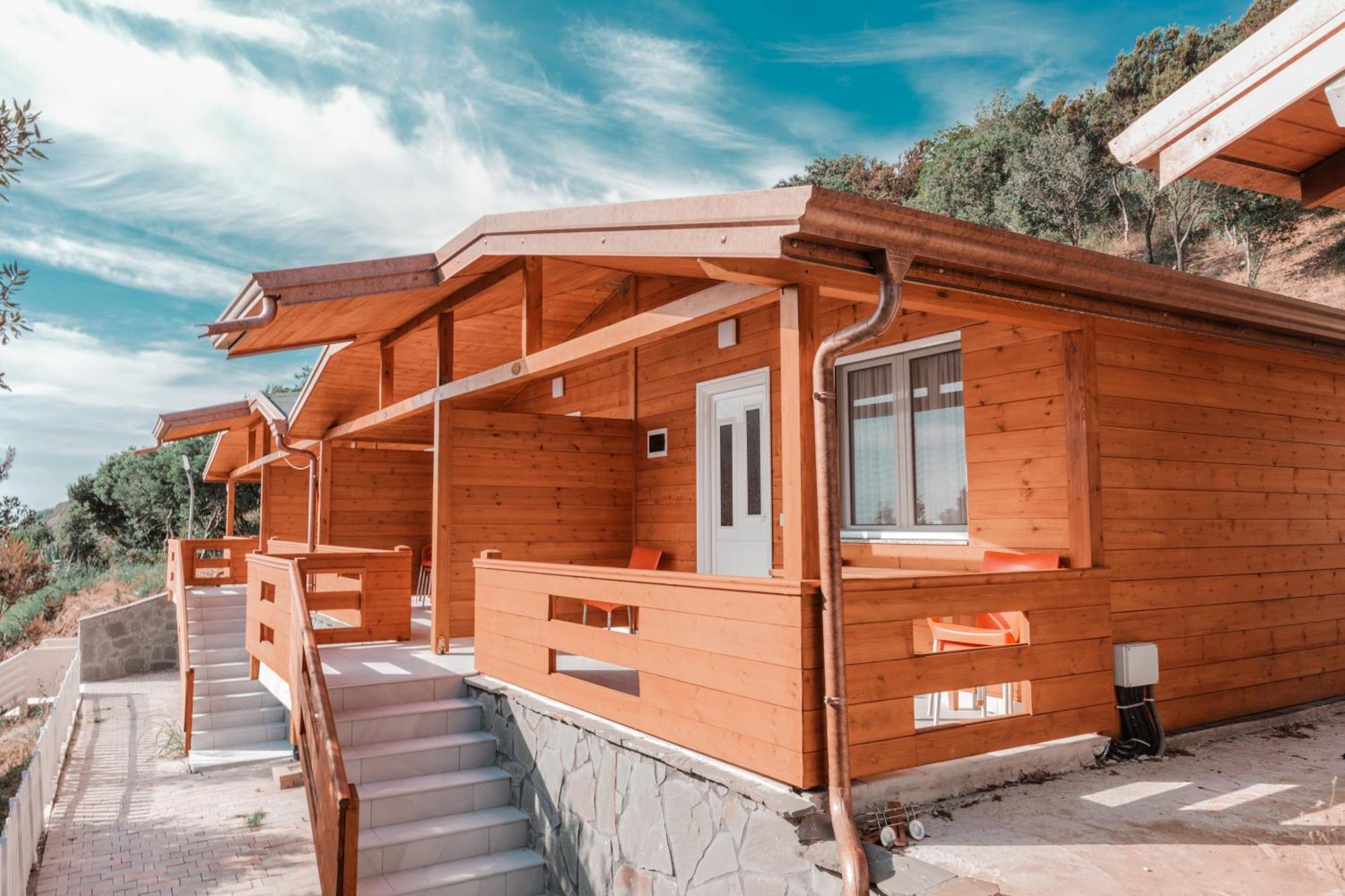 Plazhi Gjeneralit - Small Cabins - Bungalows - Apartaments - Villas - Suite Kavaje Eksteriør bilde
