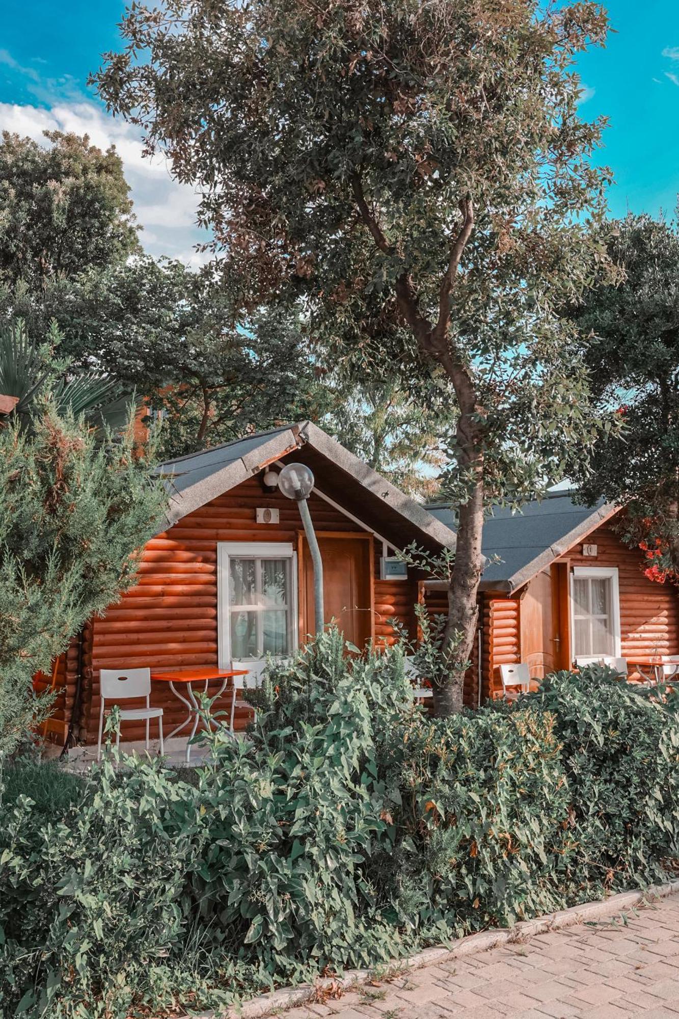 Plazhi Gjeneralit - Small Cabins - Bungalows - Apartaments - Villas - Suite Kavaje Eksteriør bilde